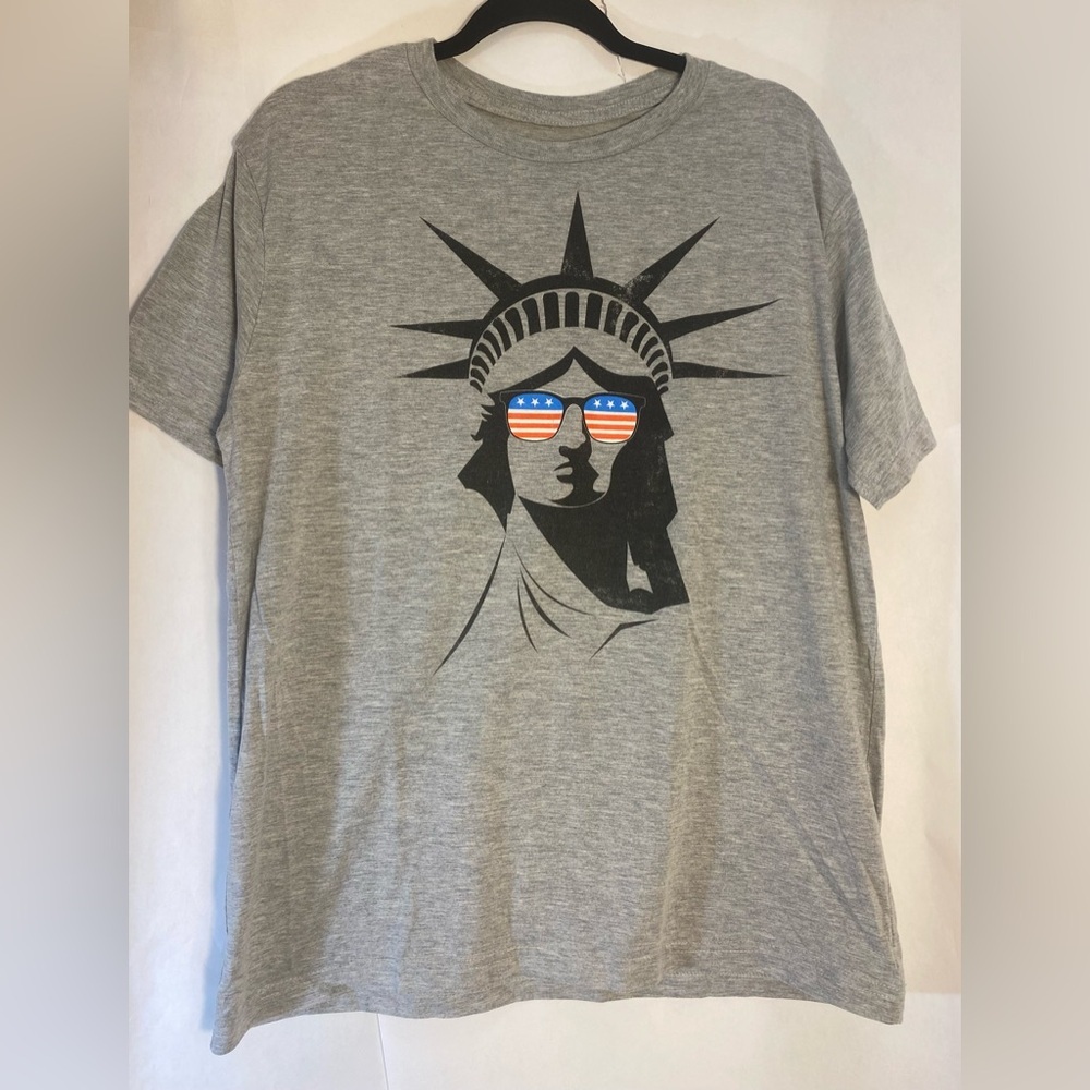 Mad Engine Statue of Liberty Face Sunglasses Short Sleeve T-shirt Men's Large‎